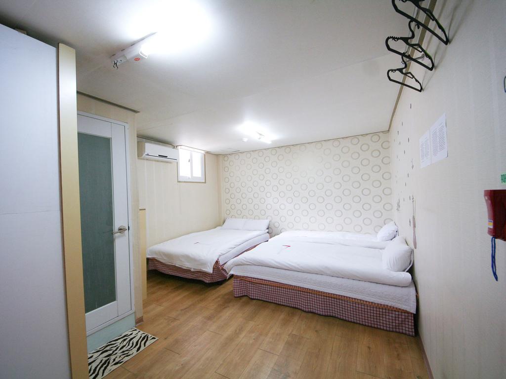 Guesthouse Myeongdong Seoul Værelse billede